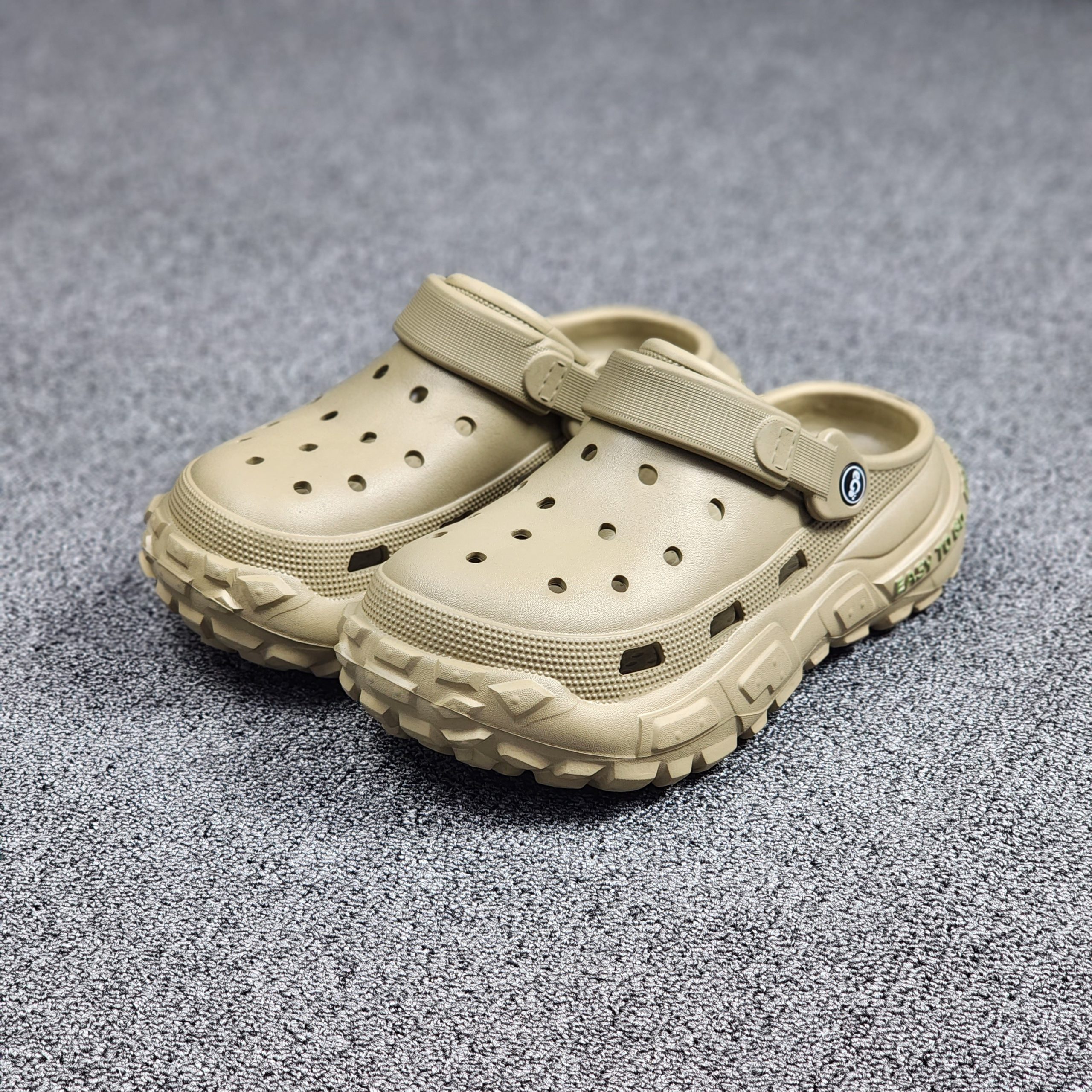 20251010_132340 MENS CROCS-580(OLIVE) - Image 1
